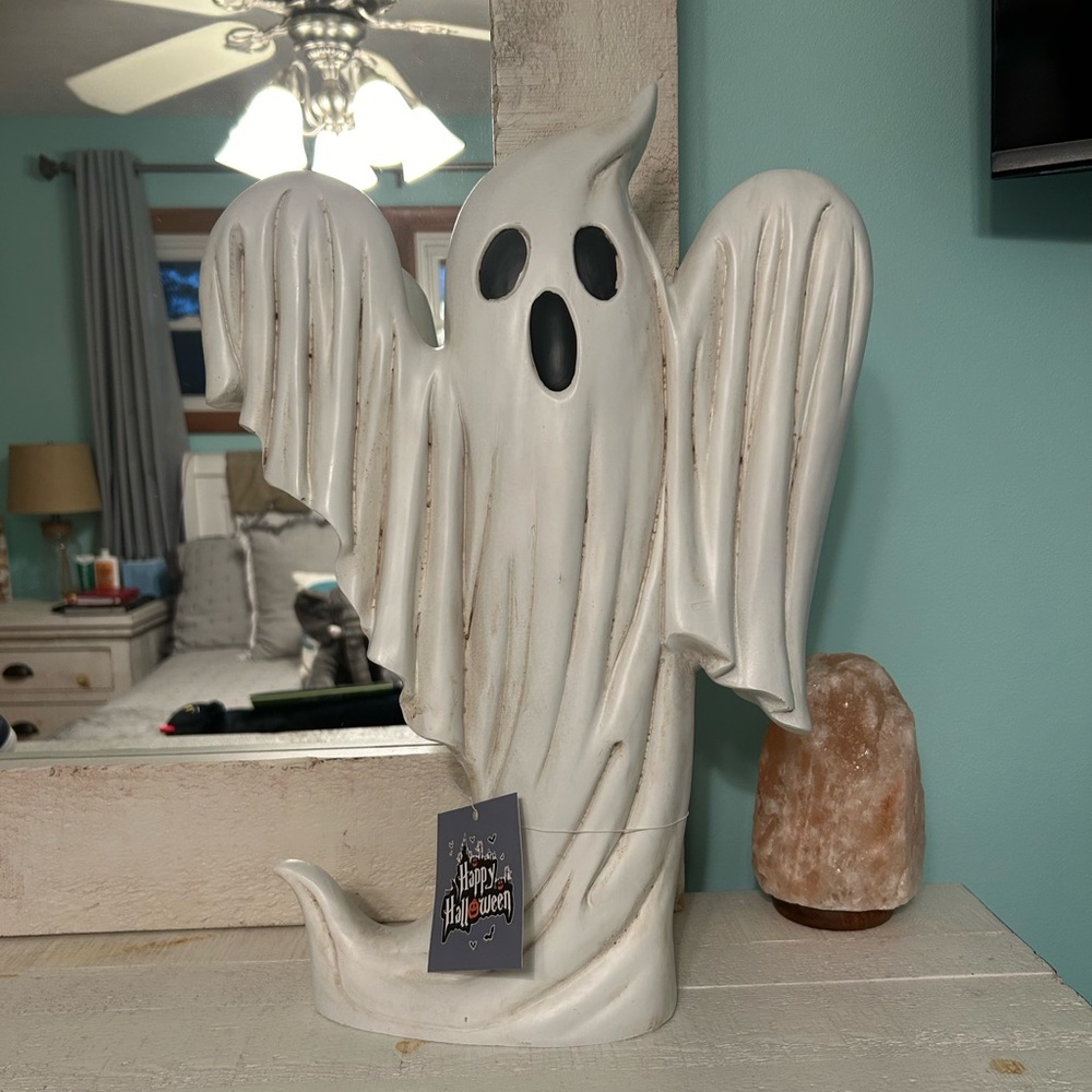 Ghost Statue Viral Halloween